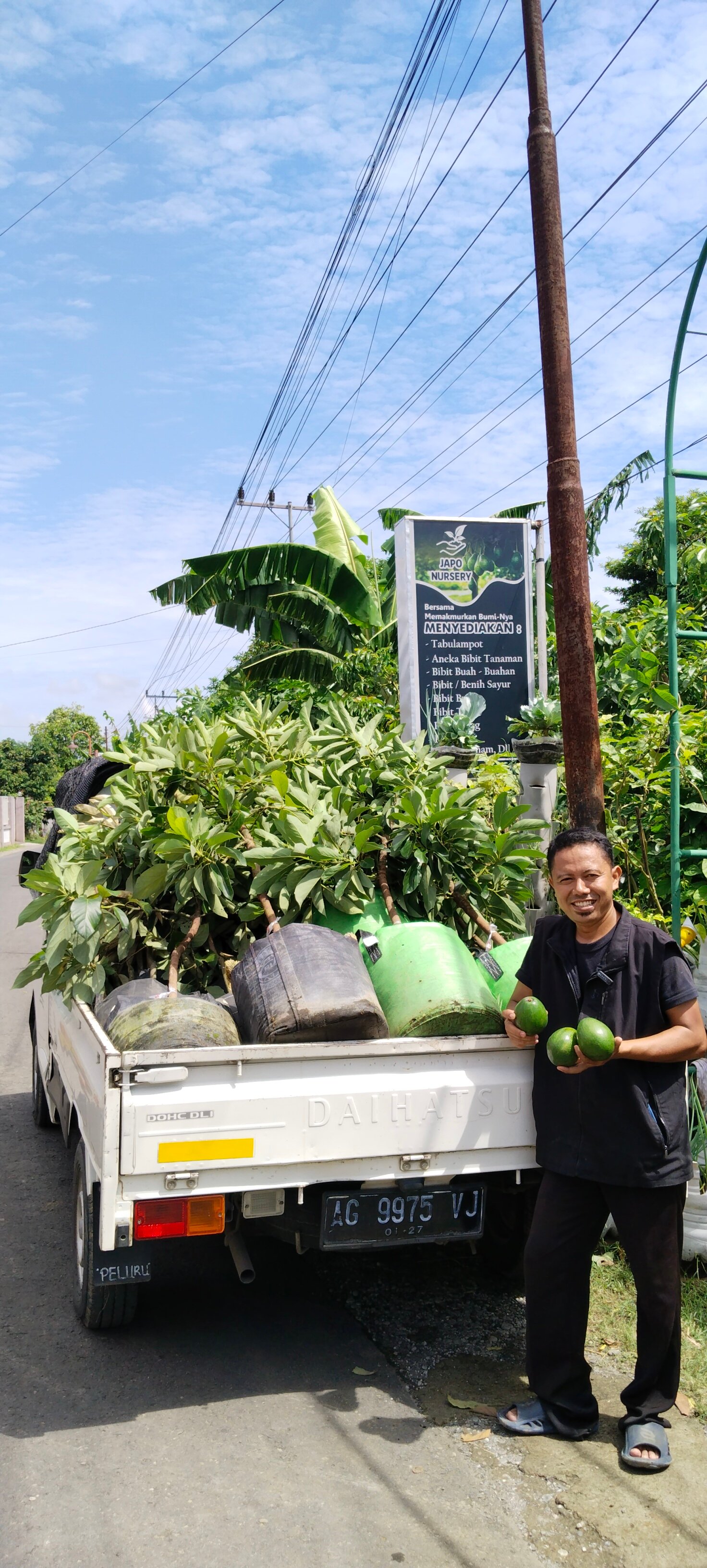 Pengiriman pesanan bibit